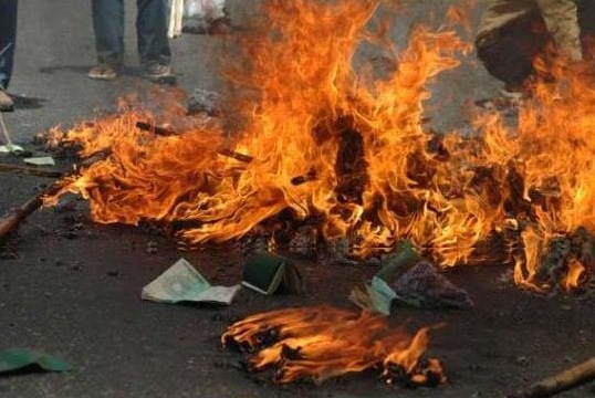 MFI members burn their Pakistani passports